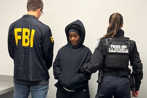La encontraron en Jamaica, está acusada de fraude y fue extraditada a EE.UU.