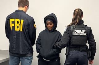 La encontraron en Jamaica, está acusada de fraude y fue extraditada a EE.UU.