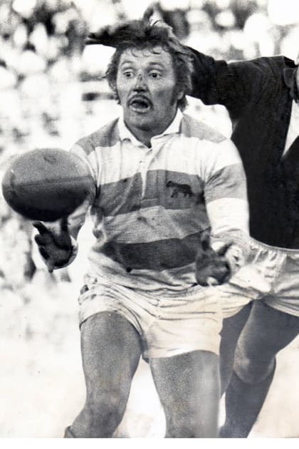 La cara con algunos rastros de la dureza del juego, aquí con la camiseta de los Pumas, frente a los Springboks
