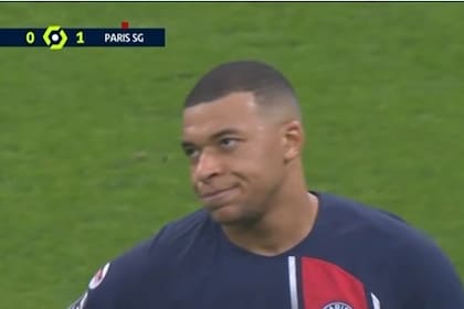 La cara de frustración de Mbappé cuando Luis Enrique decidió reemplazarlo en el clásico de PSG frente a Marsella