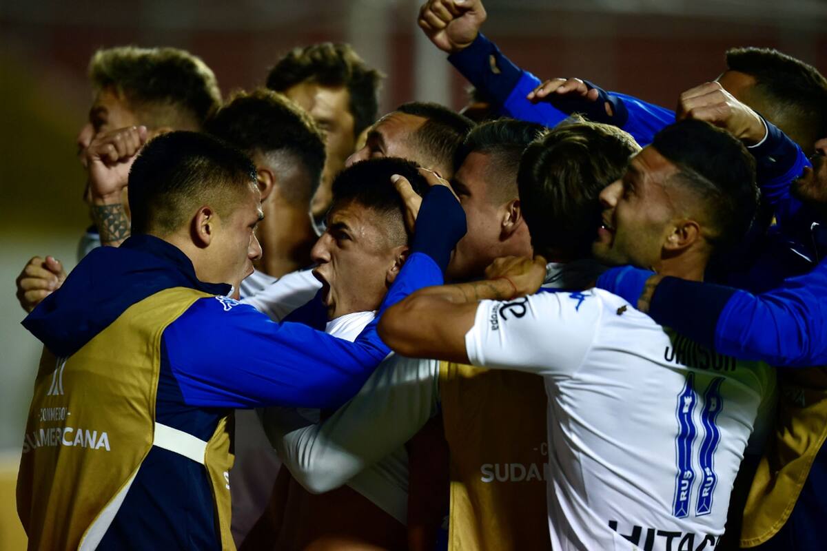 La cara de Thiago Almada, en el centro del festejo de Vélez en Quito