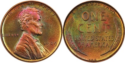 La característica que distingue a esta moneda es la aparición de las iniciales del diseñador en el reverso, detalle que luego fue retirado