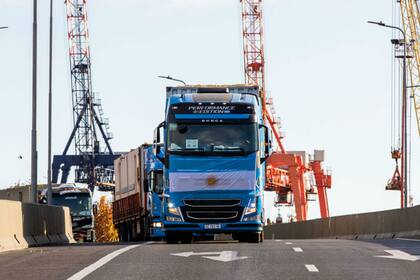 La caranvana solidaria de 36 camiones viajó hasta San Juan para traer insumos sanitarios