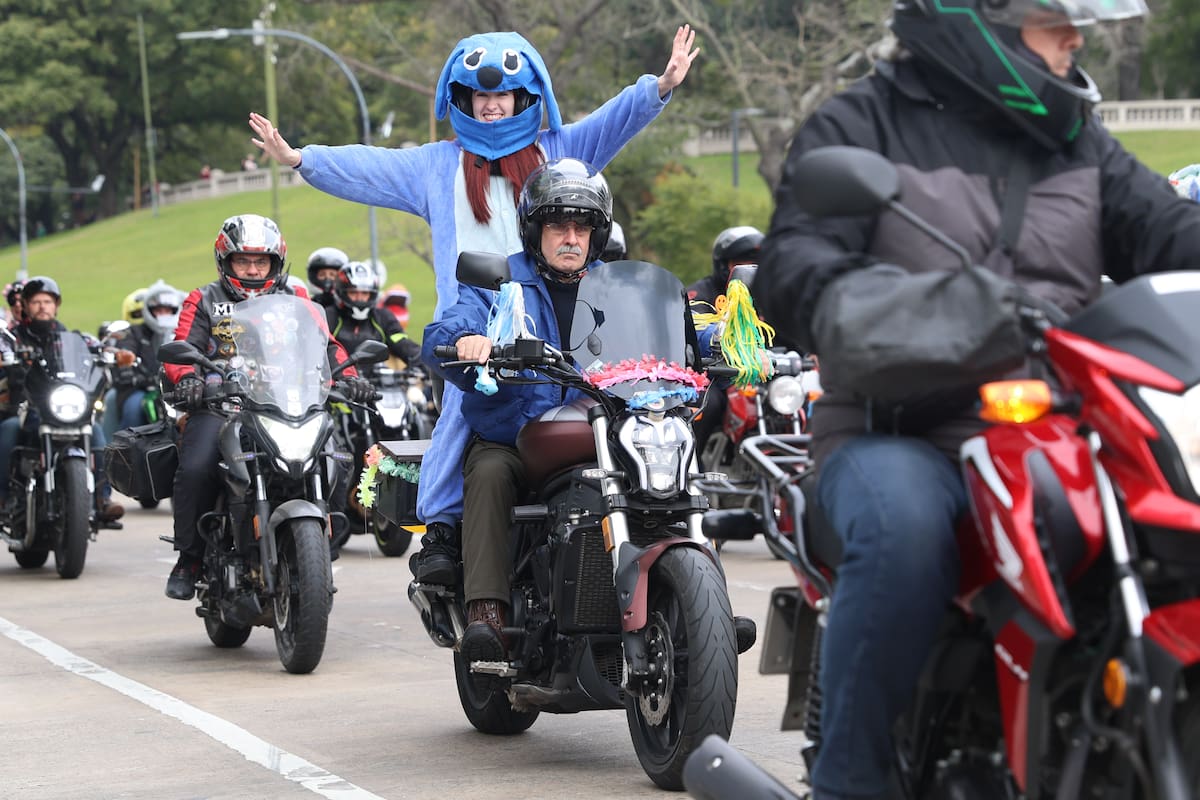 La caravana congrega a varios pilotos del Kawaclub con el objetivo de llevarle juguetes al Hospital Garrahan