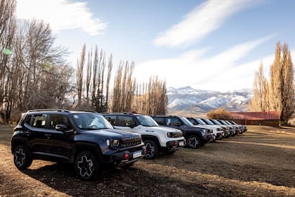 La caravana de Jeep Renegade en la estancia Mamuil Malal.