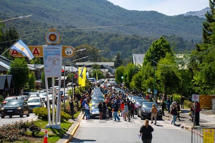 La caravana de las Ferrari pasó por Villa Langostura Fuente: Angostura informa