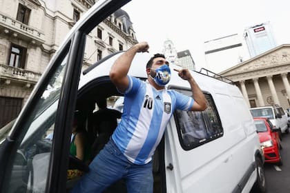 La caravana por el Día de la Lealtad continuó por la tarde entre el Obelisco y la Plaza de Mayo