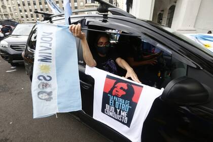 La caravana por el Día de la Lealtad continuó por la tarde entre el Obelisco y la Plaza de Mayo