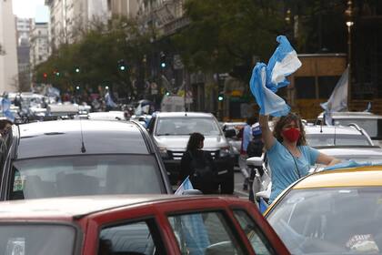 La caravana por el Día de la Lealtad continuó por la tarde entre el Obelisco y la Plaza de Mayo