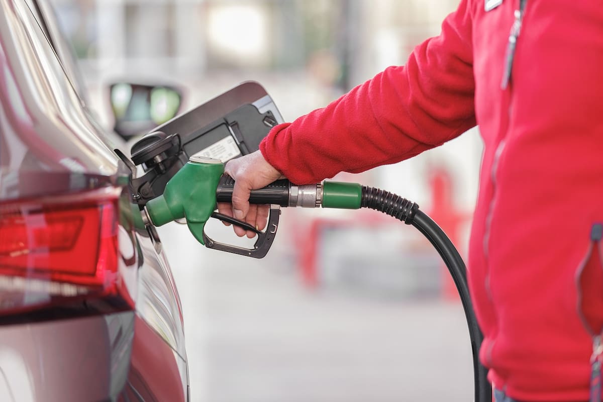 La carga en exceso o no seguir las precauciones de seguridad pueden llevar a consecuencias indeseadas mientras se carga combustible