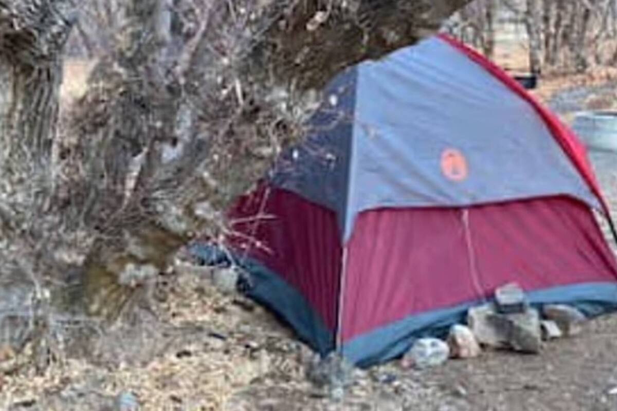 La carpa abandonada en la que encontraron a la mujer en los bosques de la zona de Diamond Ford Canyon