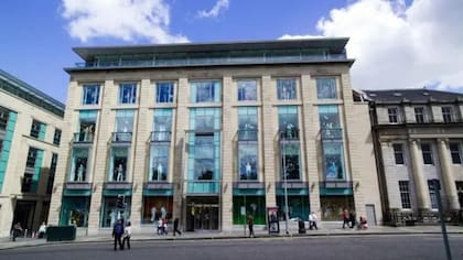 La carrera criminal de Castro finalmente llegó a su fin en los grandes almacenes Harvey Nichols en Edimburgo