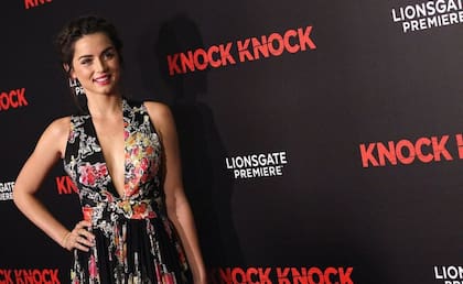 La carrera de De Armas en Hollywood empezó a despegar de la mano de Keanu Reeves en "Knock Knock".