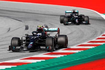 Bottas y Hamilton, en el Gran Premio de Austria de Fórmula 1 del domingo pasado. Este fin de semana volverán a correr en ese circuito el Gran Premio de Estiria.