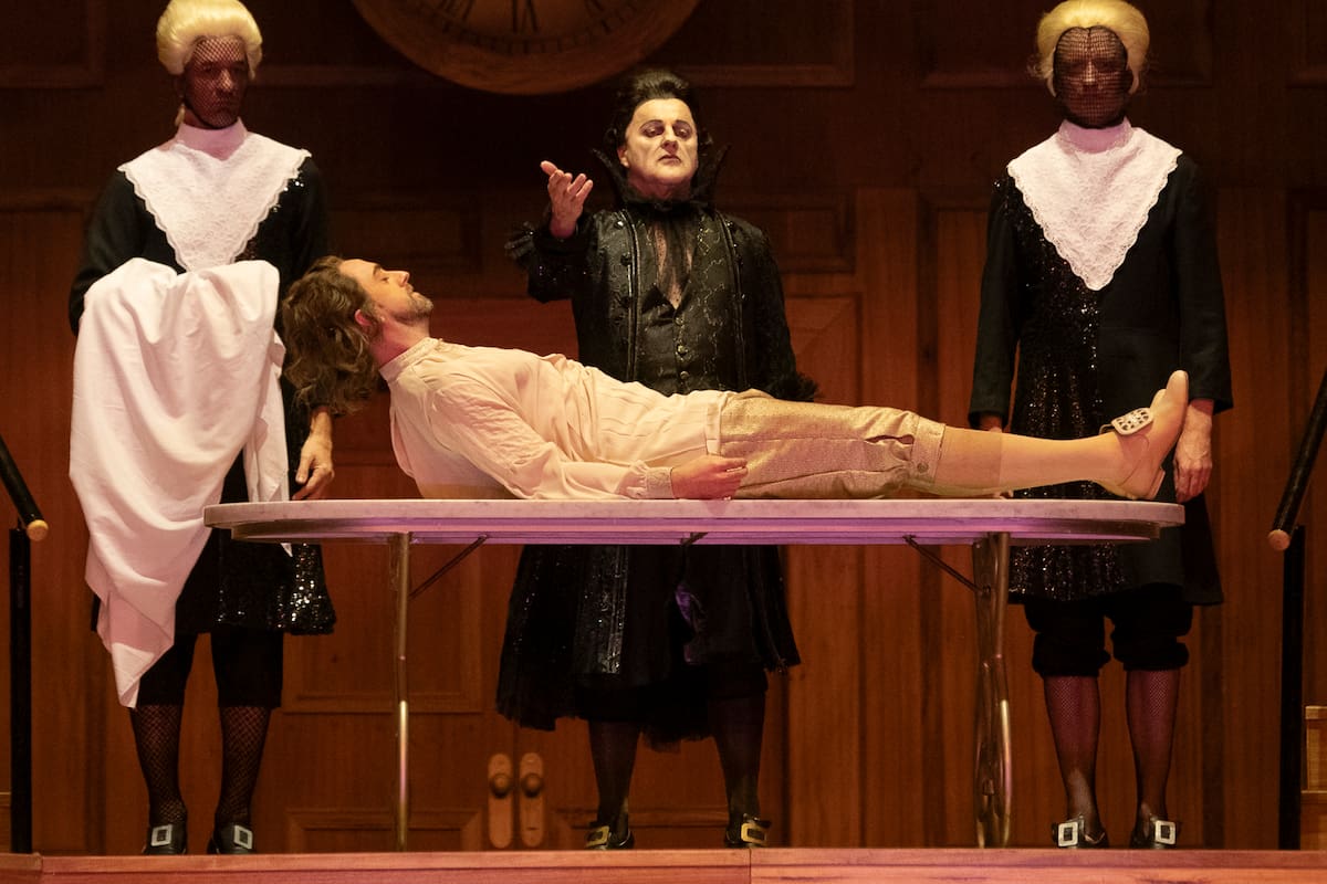 La carrera del libertino, con música de Igor Stravinski, dirección musical de Charles Dutoit y dirección escénica de Alfredo Arias; Ben Bliss y Christopher Purves en los roles centrales