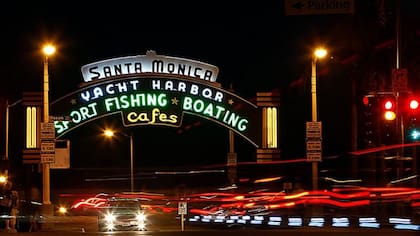 La carrera parte del muelle de Santa Mónica, en el condado de Los Ángeles, en horas de la madrugada