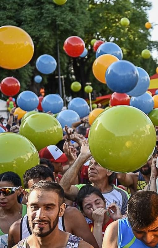 La carrera San Silvestre reúne a apasionados del running que se juntan el último día del año en el obelisco y otros lugares del mundo