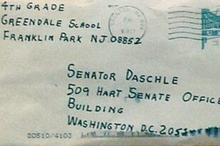 La carta con ántrax que recibió el senador demócrata Thomas Andrew Daschle. El caso nunca se terminó de esclarecer en los Estados Unidos. Tampoco en Argentina