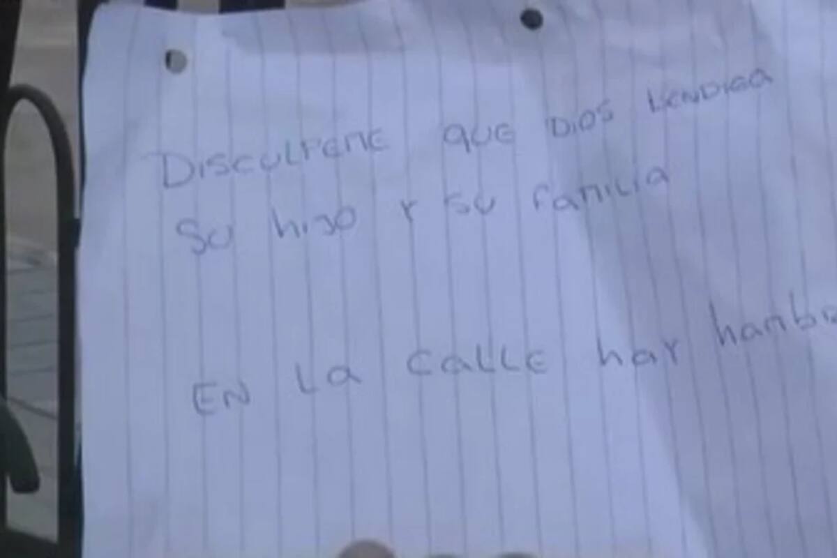 La carta con el texto: “Discúlpeme, que Dios bendiga a su hijo y a su familia. En la calle hay hambre”