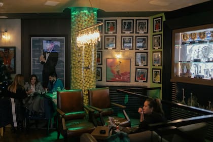 La carta en el restaurante Novak es amplia: hay comida tradicional serbia y también italiana y asiática, e inclusivo hamburguesas de estilo norteamericano