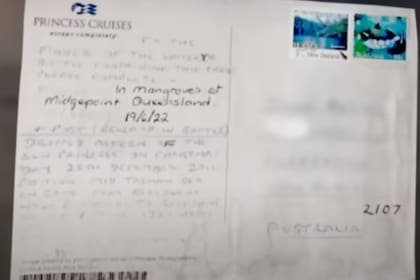 La carta manuscrita firmada por John Reed, pedía a quien la encontrara que completara su ubicación. Captura Video 7News Australia