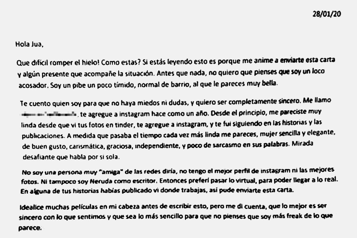 La carta que recibió la mujer en su escritorio