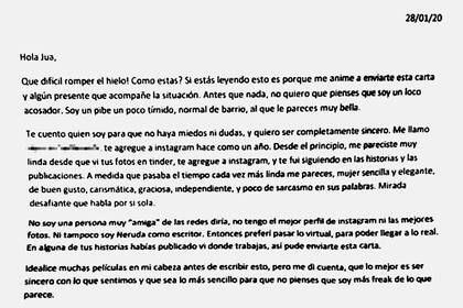 La carta que recibió la mujer en su escritorio