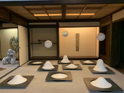 La casa alberga una colección de primer nivel de arte y artesanías japonesas.