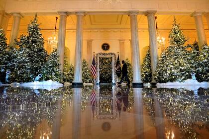 La casa Blanca adornada para navidad
