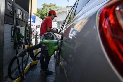 En 2008 Venezuela envió un promedio de 500.000 barriles de crudo por día a EE.UU., por lo que las nuevas medidas de la Casa Blanca pondrían al país andino en una posición difícil