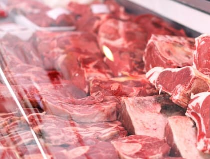 La Casa Blanca explicó que la decisión permitirá ampliar temporalmente el ingreso de cortes magros destinados a la elaboración de carne molida
