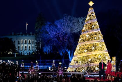 La Casa Blanca recibe visitantes para su recorrido navideño desde el pasado martes 2 de diciembre (archive-share.america.gov)