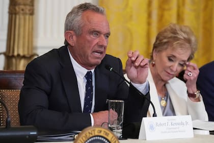 La Casa Blanca reconoce problemas en el informe de salud de RFK Jr.