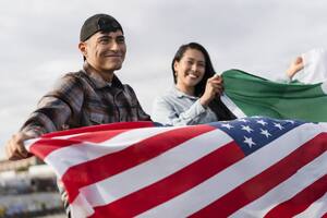 La Casa Blanca y del Departamento de Seguridad Nacional estudian propuestas que beneficiarían a inmigrantes indocumentados