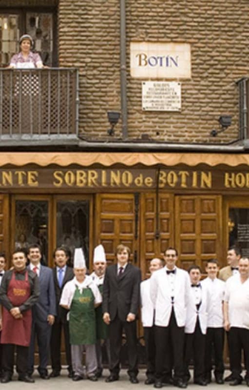 La Casa Botín comenzó siendo una fonda con un salón comedor en la planta baja y hoy es un restaurante con varios ambientes y distintos salones