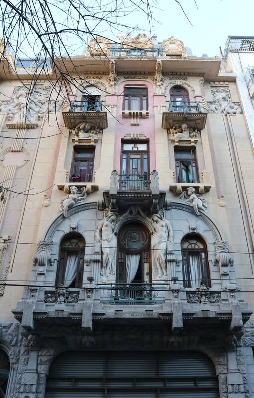 La casa Calise, en Hipólito Yrigoyen 2568 fue remozada por iniciativa de los vecinos y el gobierno porteño.