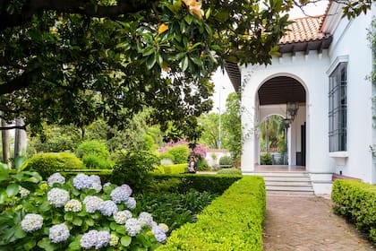 La casa, de arquitectura neocolonial, fue la residencia del escritor Enrique Larreta