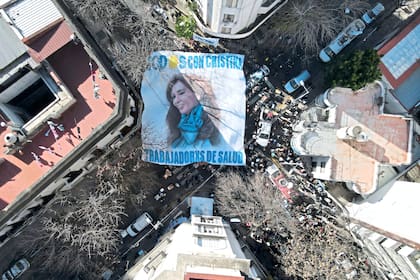 La casa de Cristina Kirchner se convierte en el punto de encuentro de la militancia de cara a la manifestación de este miércoles