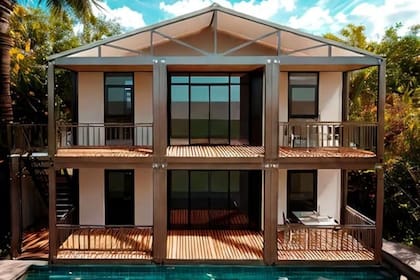 La casa de dos pisos de Amazon cuesta menos de 21.000 dólares (Amazon)