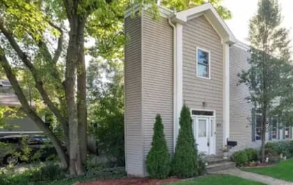 La casa de Illinois parece pequeña pero tiene 140 metros cuadrados de espacio habitable