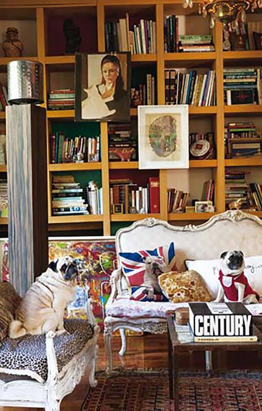 La casa de la restauradora Patricia López es un collage de arte y hallazgos, siempre coloridos y con una deliciosa nota de extravagancia.