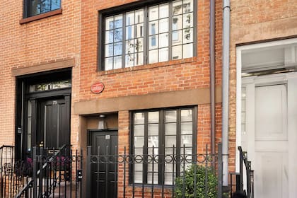 La casa de ladrillo rojo, construida en 1873, tiene apenas 29 metros de ancho