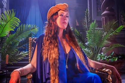 Mariana Treviño en el nuevo personaje que sigue los mandatos de los manuales de autoayuda