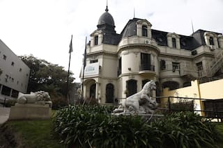 La “Casa de los Leones”, el palacete porteño que esconde una leyenda de la que todavía se habla