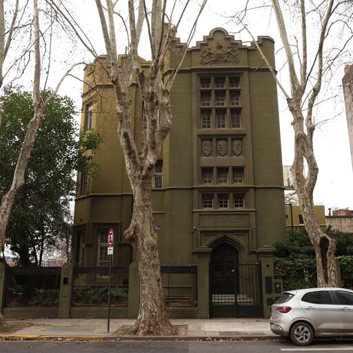 La Casa de Los Marineros. La construcción de la casa fue iniciativa de un grupo de la colectividad británica para atender las necesidades de los marinos de todo el mundo que llegaban al puerto de Buenos Aires.
Las obras se iniciaron en 1897, en coincidencia con el 60º aniversario o jubileo de diamante del reinado de Victoria.