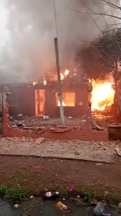 La casa de los narcos en Florencio Varela, incendiada por vecinos