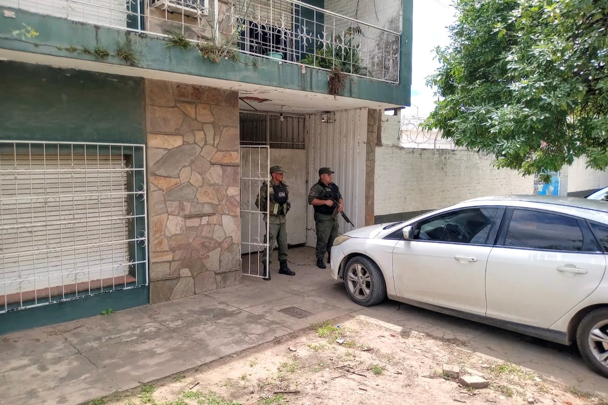 La casa de los sospechosos de planear un ataque a escuelas con consultas a ChatGPT