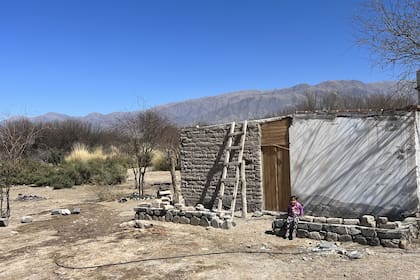 La casa de Miguel, en medio de la inmensidad y atravesada por la aridez