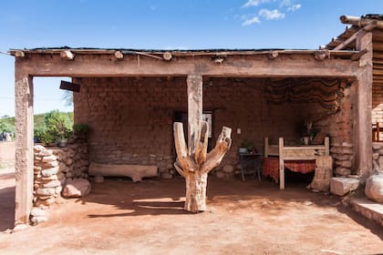 La casa de Nelly oficia de alto en las múltiples excursiones que llevan por la Cuesta de Miranda.