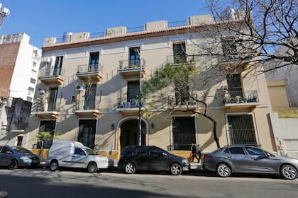 La casa de Olleros 3951 es uno de los pocos ejemplares porteños de este tipo